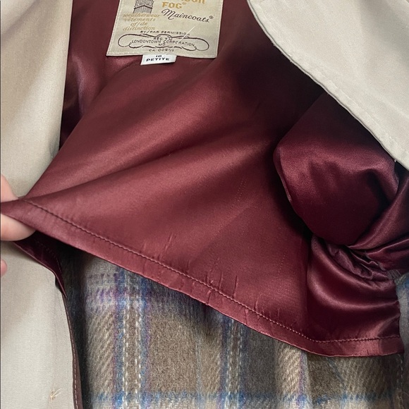 LONDON FOG | Heritage Trench Coat with Zip-Out Liner | Tan | 10 Petite - Picture 13 of 15